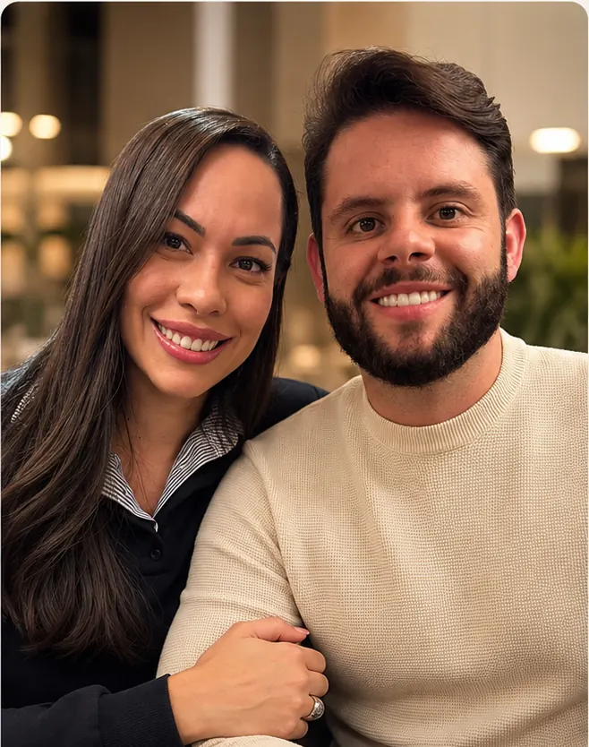 Pr. Lerry Sales e Rachel Sales sorrindo, abraçados